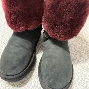 UGG Black and Burgundy Boots women’s SZ 10  Box 8
